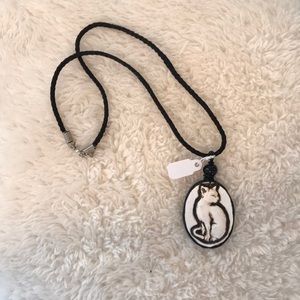 Cat pendant necklace